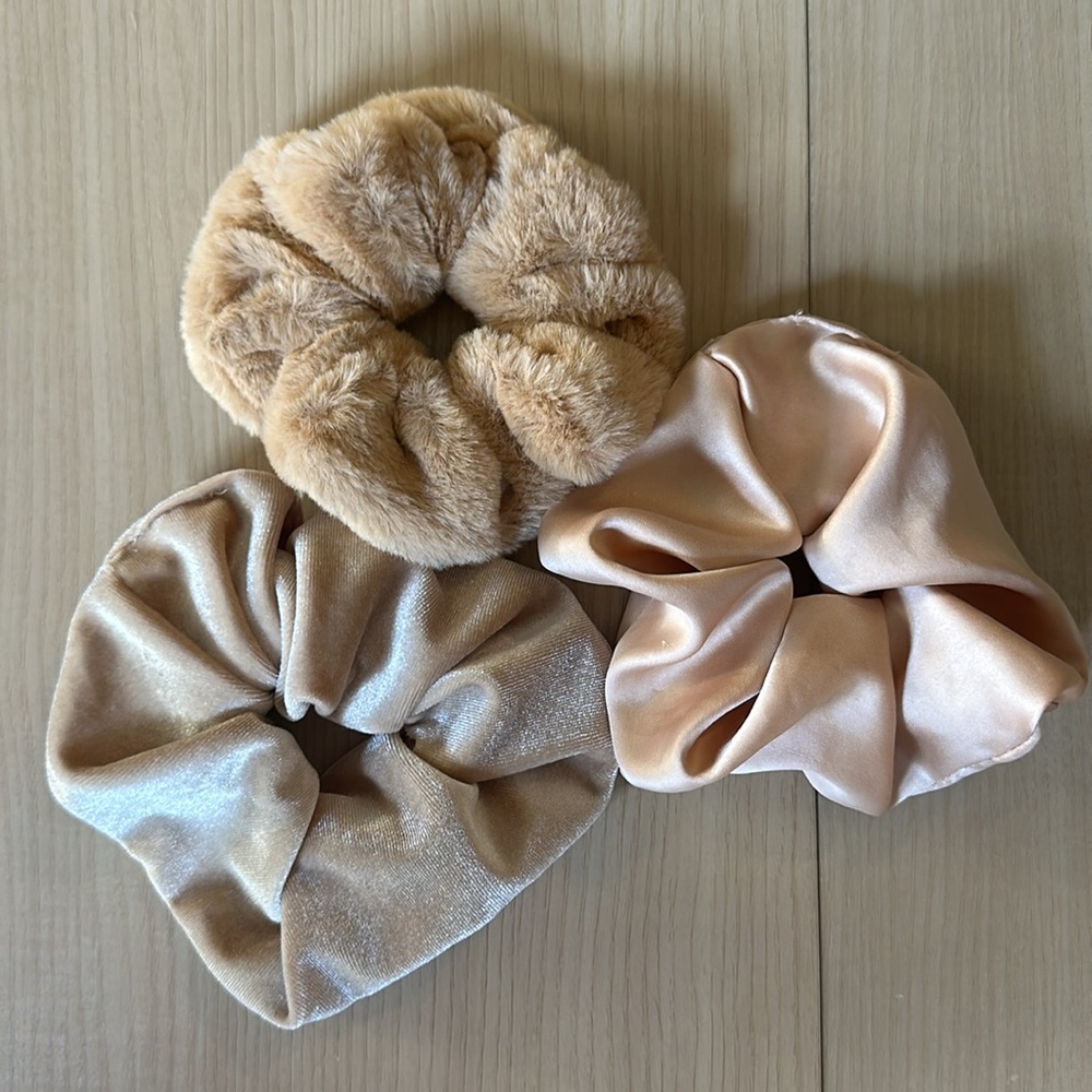 Express Scrunchie Set - Picture 8 of 8